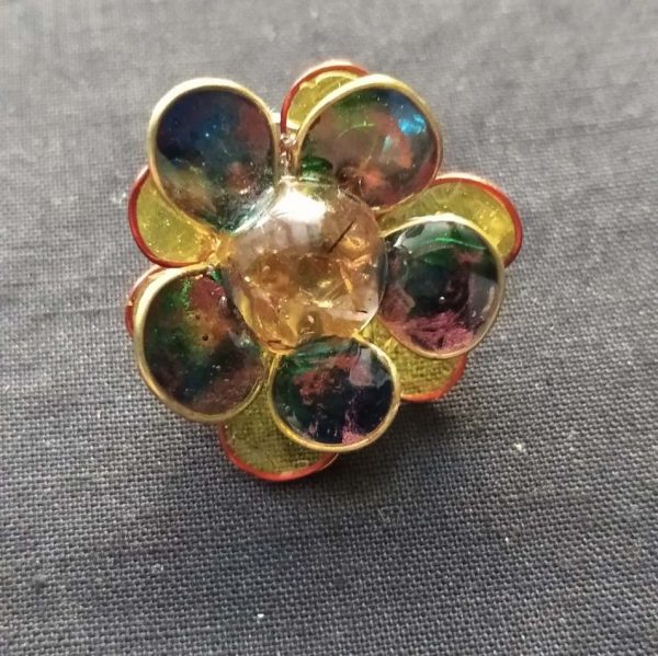Broche resine fleur