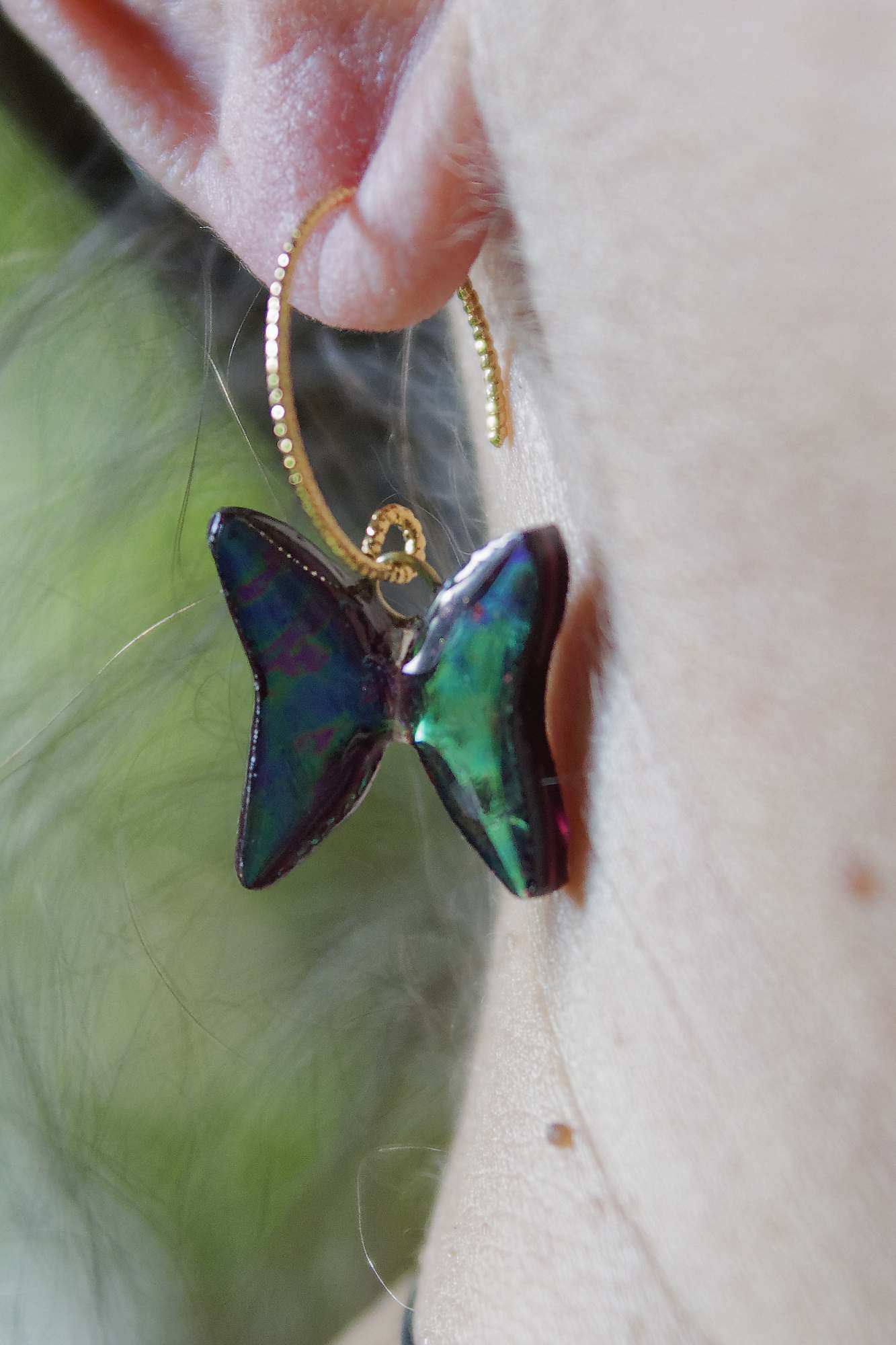 Boucle d'oreille verre résine papillon