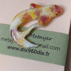 Broche résine carpe koï