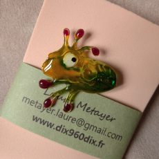 broche résine grenouille